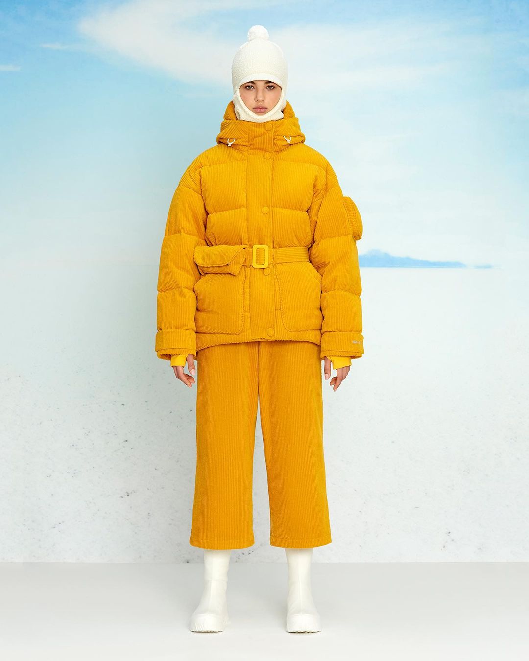 модный пуховик зима 2021 2022 украинский бренд костюм штаны куртка оранжевый