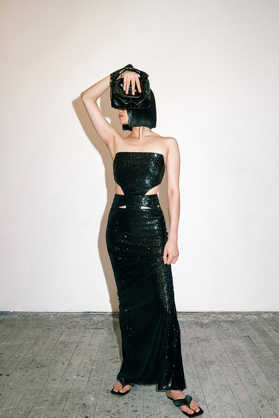 модна сукня літо 2022 з вирізами чорна довга блиск
