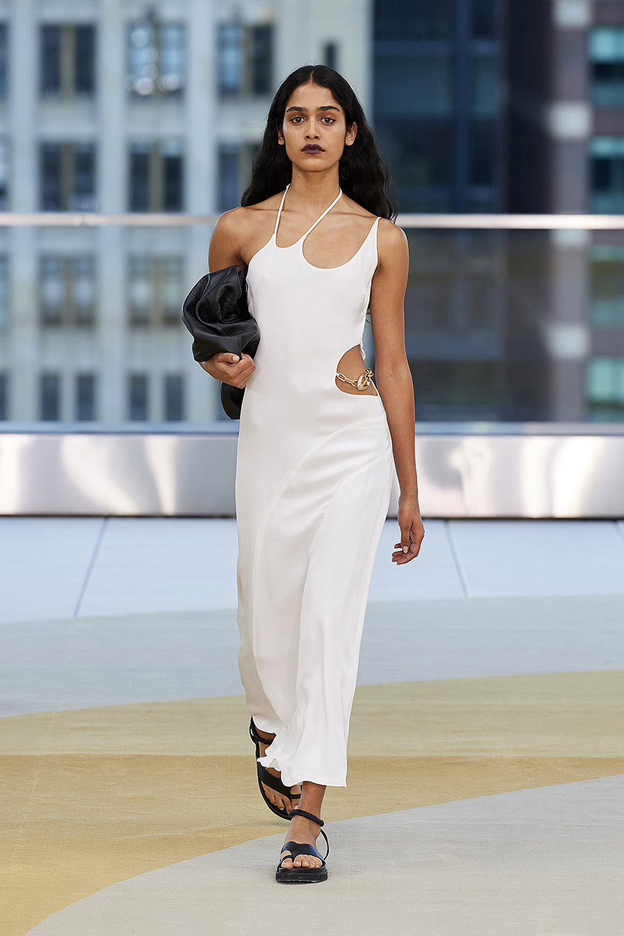 модна сукня літо 2022 з вирізами біла довга максі