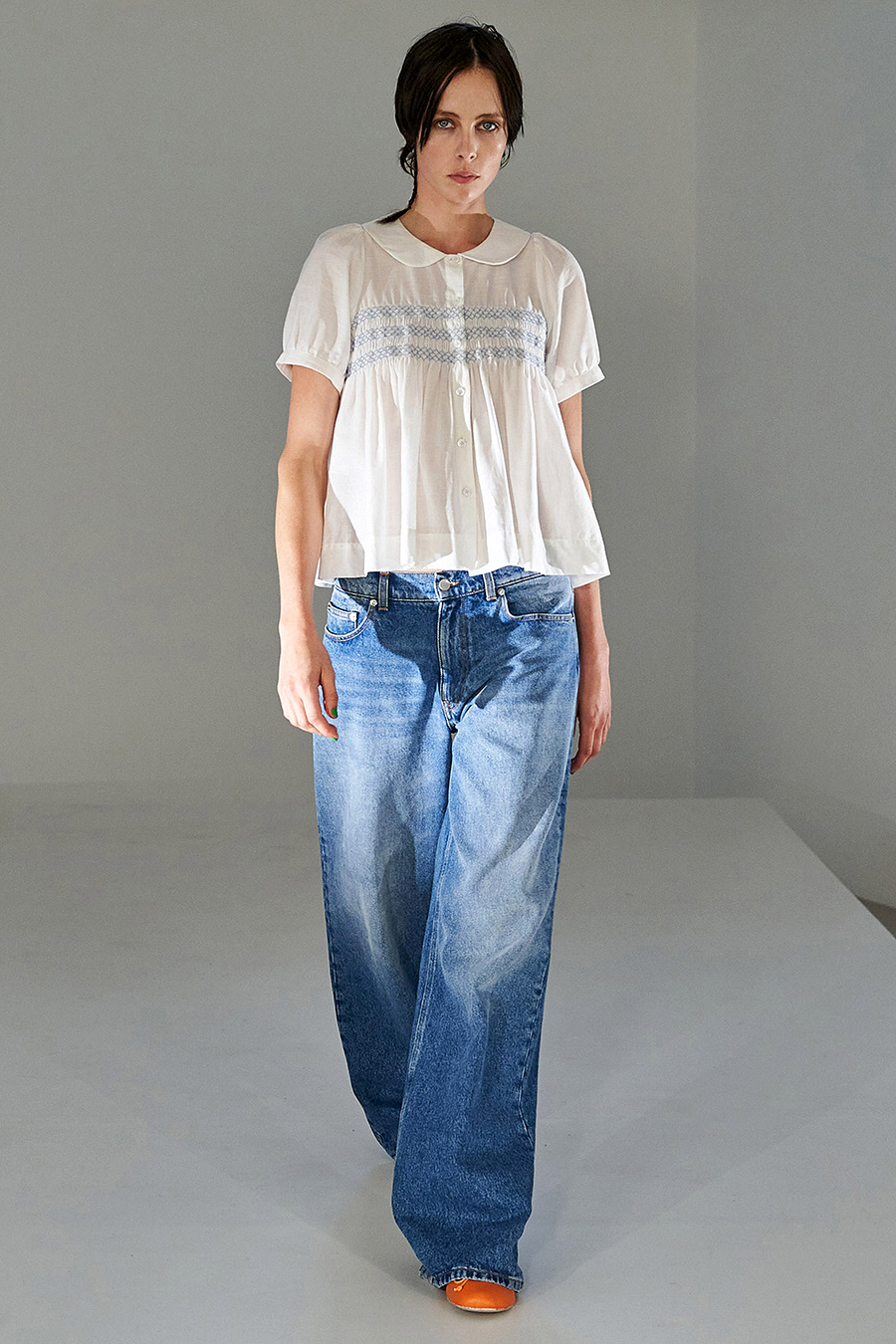 модные джинсы весна 2022 голубые длинные оверсайз мешковатые широкие