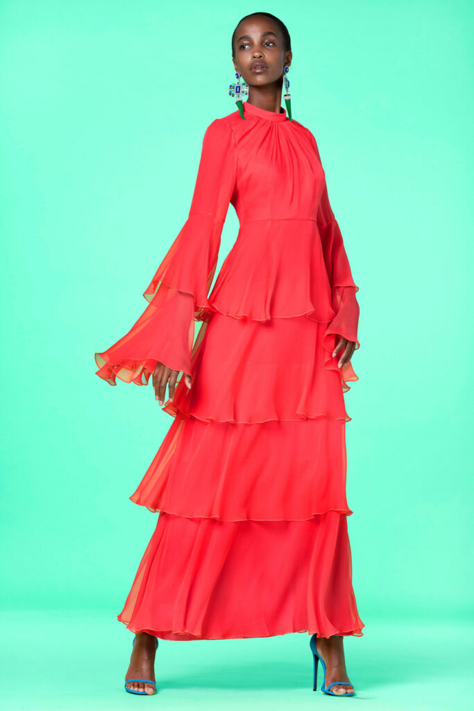 самое модное длинное многослойное красное платье макси весна 2022 День святого Валентина