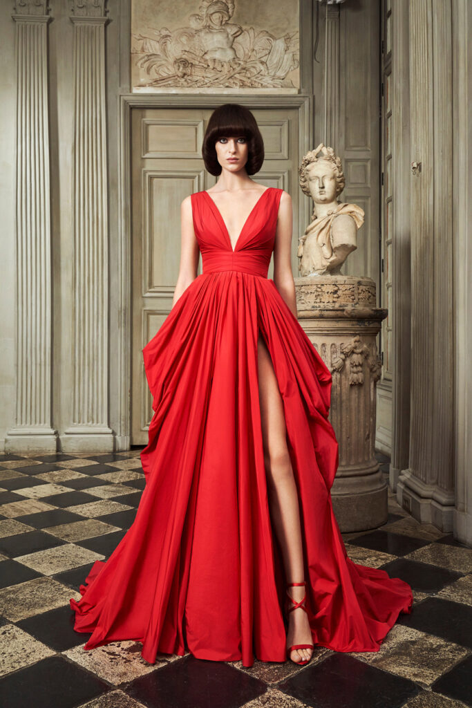 самое модное красное платье с пышной юбкой глубоким декольте высоким разрезом весна 2022 День святого Валентина