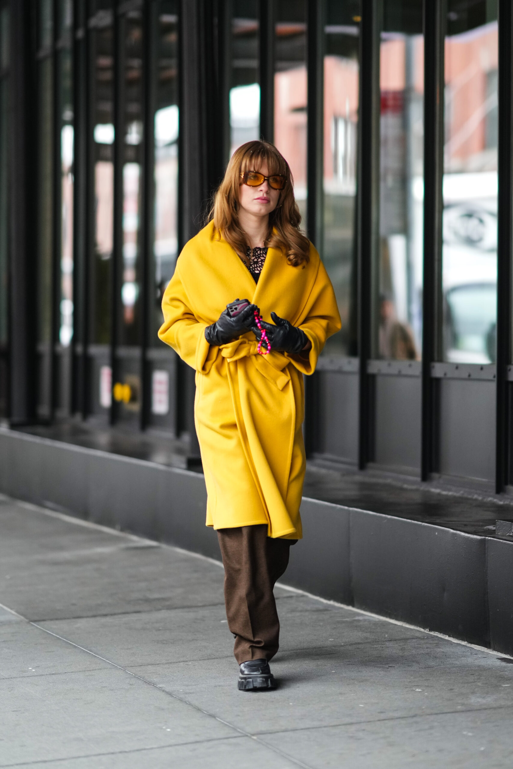 модное пальто весна 2022 яркое желтое