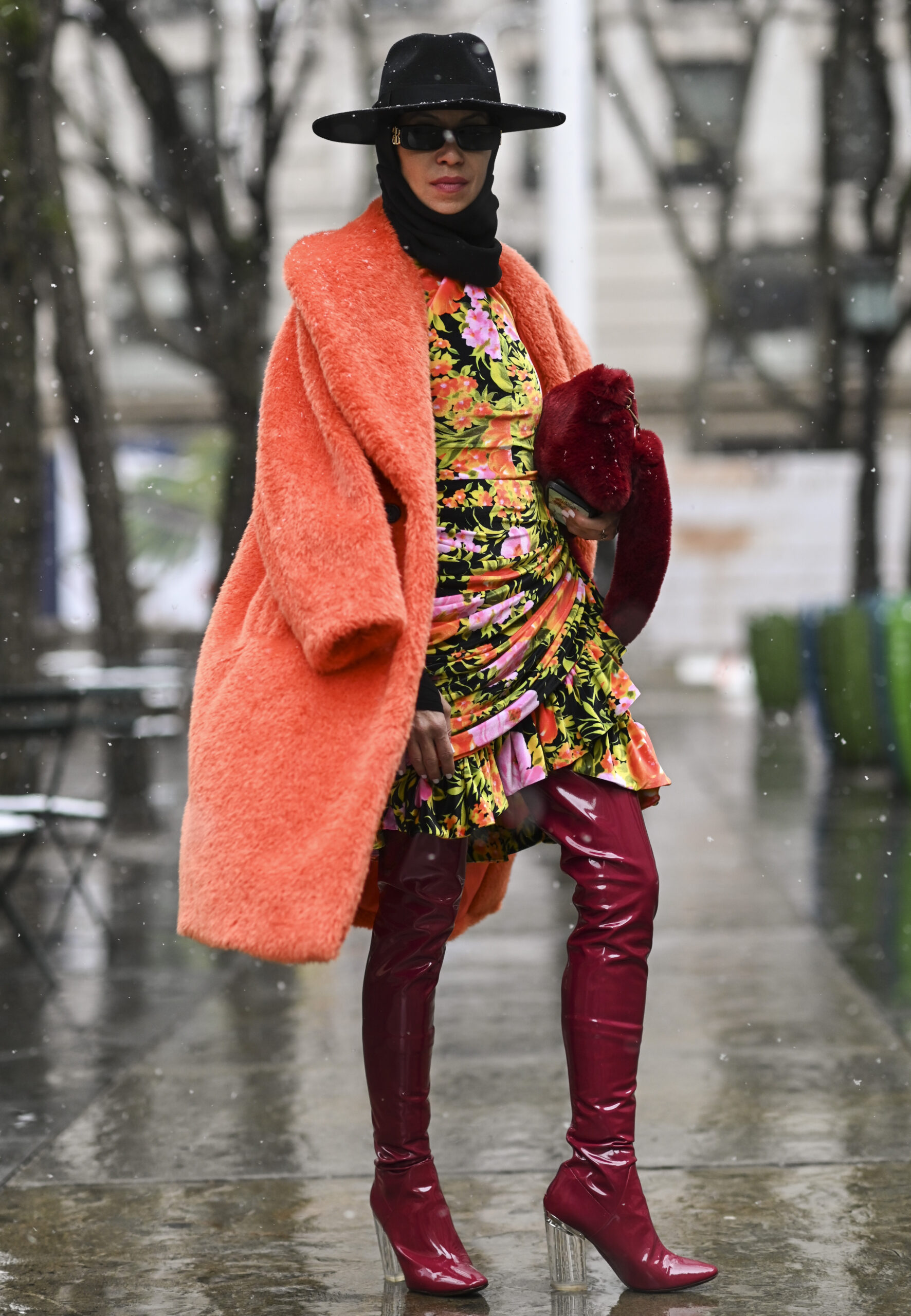 модное пальто весна 2022 длинное шуба оранжевое