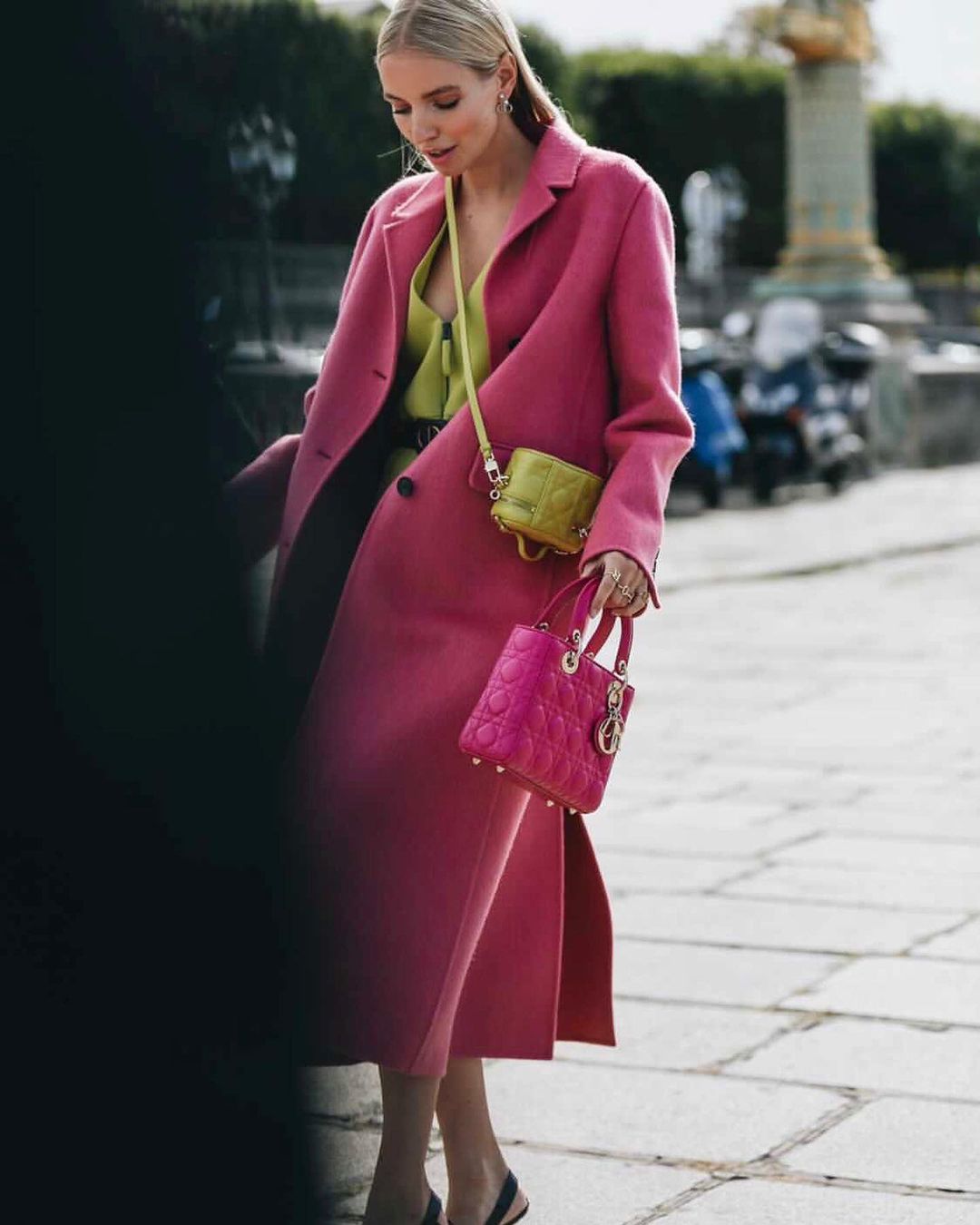 модное пальто весна 2022 леони ханне длинное розовое яркое