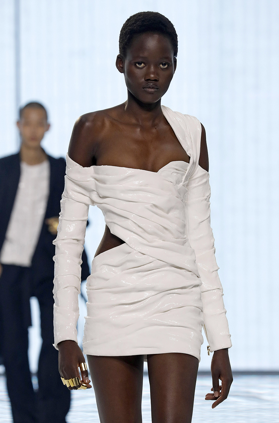 Модна сукня міні літо 2022 біла вирізи складки