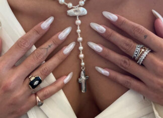 модний манікюр літо 2022 білий перламутровий глазурований glazed donut nails