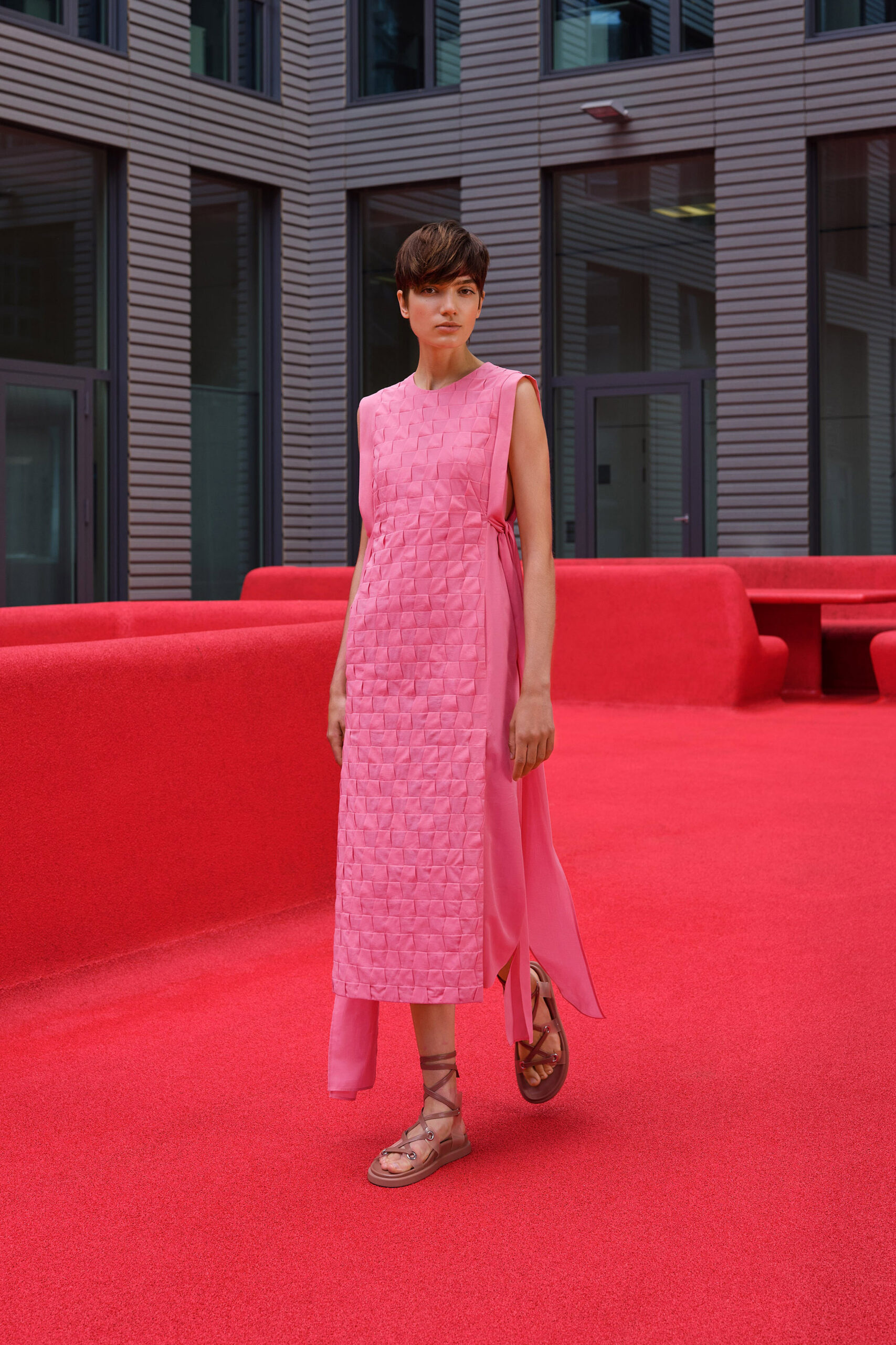 модна рожева сукня літо 2022 міді