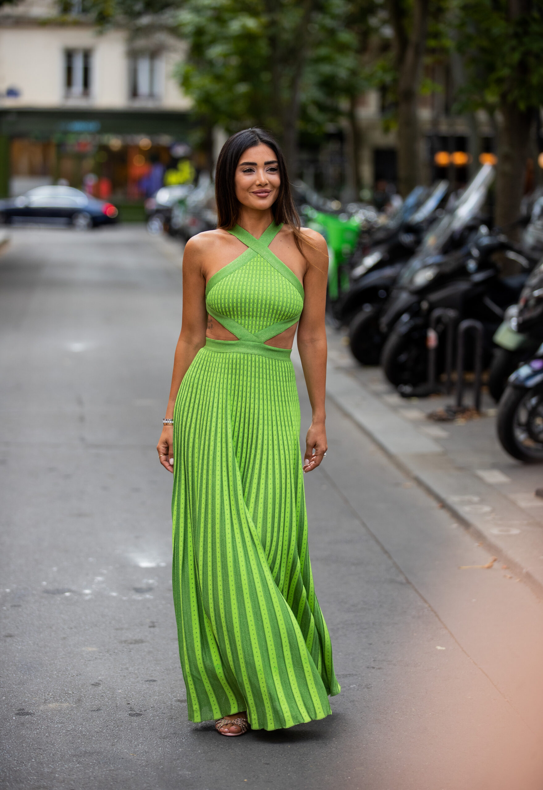 модна сукня літо 2022 зелена трикотажна вирізи