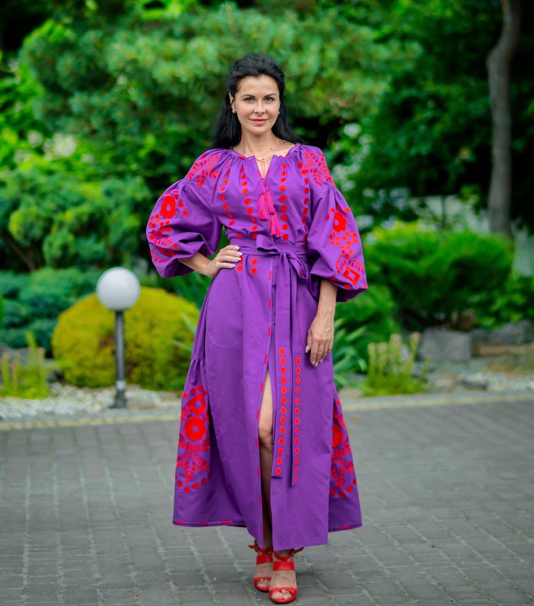 модна вишиванка 2022 День Незалежності український бренд де купити вишита сукня бузкова фіолетова червона
