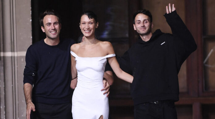 Белла Хадід показ Coperni Париж тиждень моди весна літо 2023