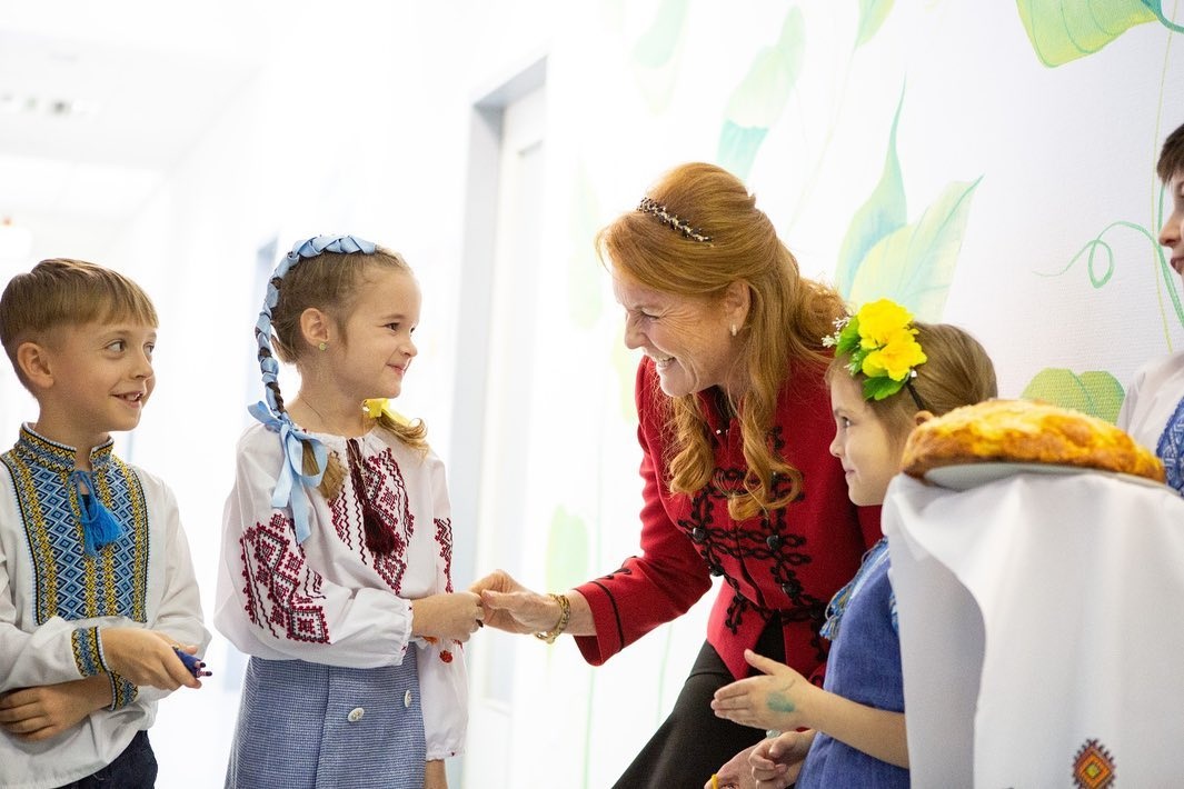 війна Україна пітримка королівської сім'ї Сара Фергюсон українські діти біженці