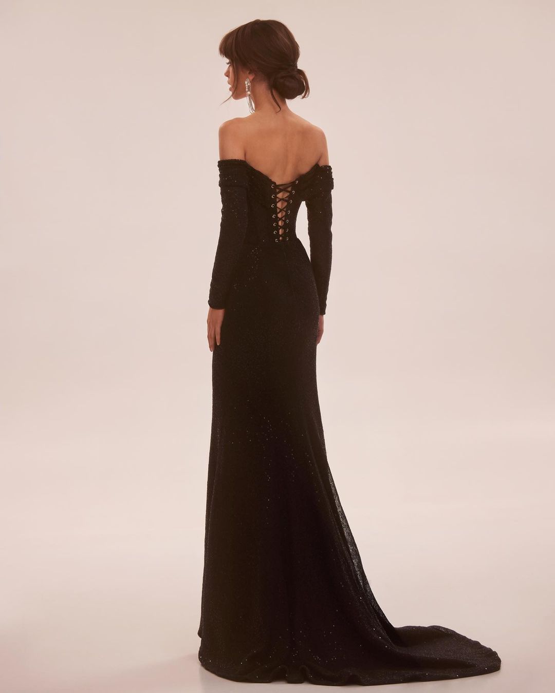 чорна сукня на новий рік 2023 чорного кролика український бренд дизайнер