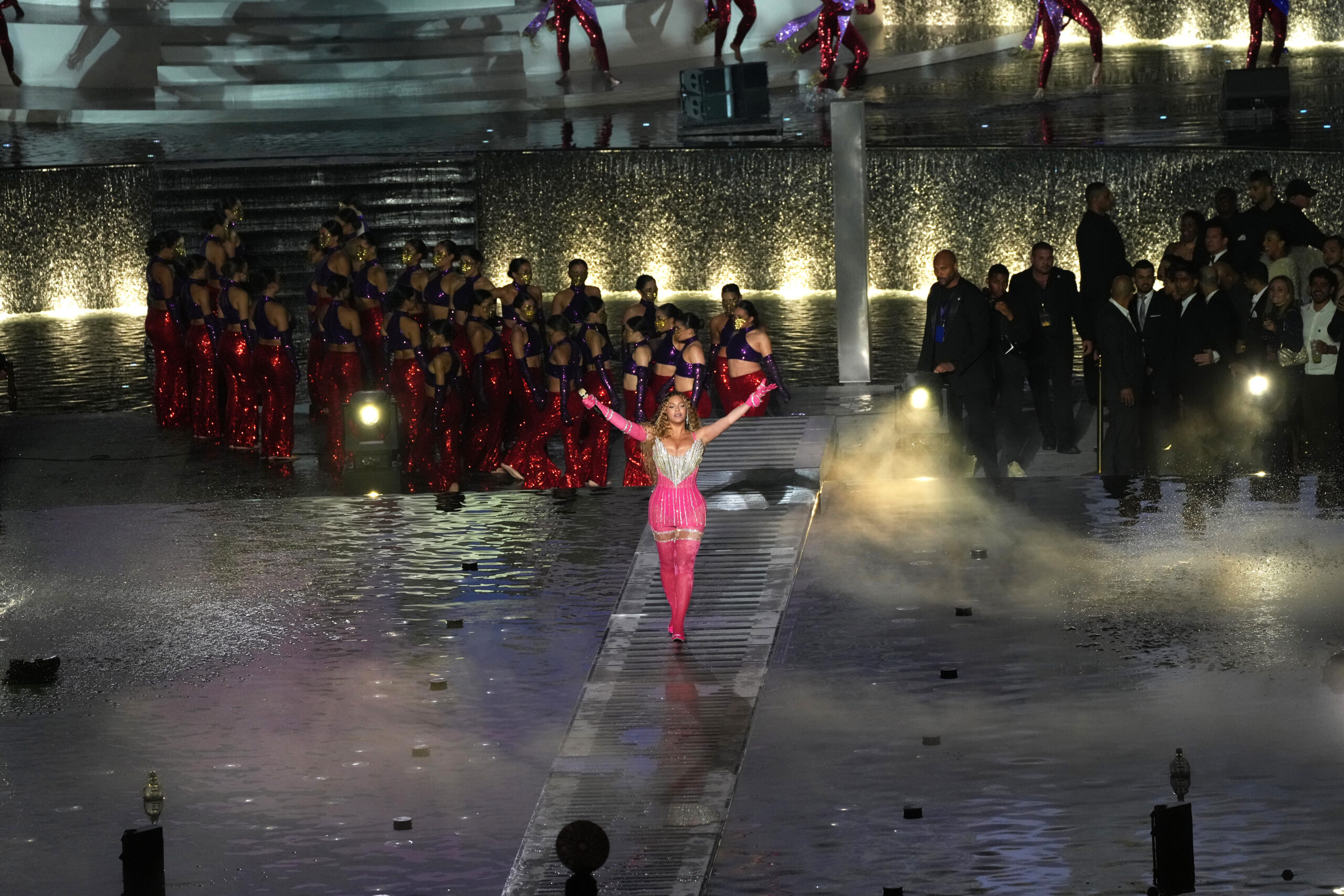 бейонсе сукня українського бренду фролов FROLOV концерт Atlantis The Royal