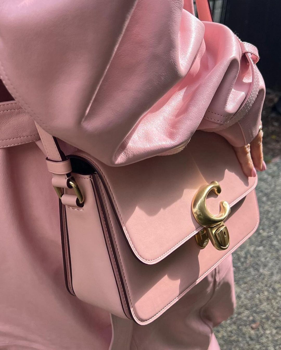 модна сукня весна 2023 колір рожевий гвоздиковий дженніфер лопес