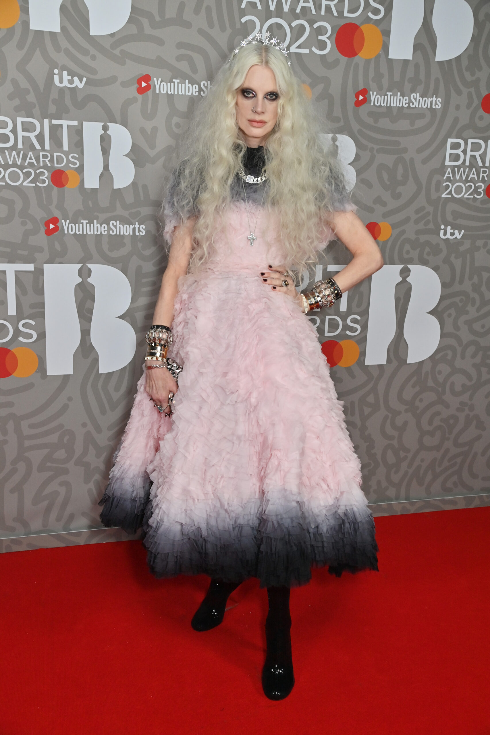 BRIT Awards 2023 зірки червона доріжка кращі сукні образи наряди