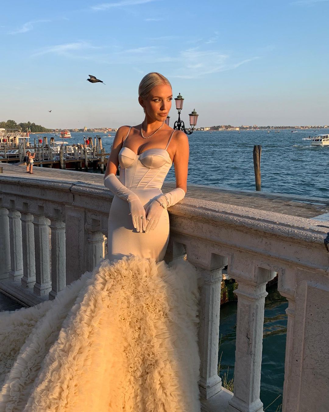 Леоні ханне ганне модна блогерка інфлюєнсерка сукня українського бренду Венеційський кінофестиваль