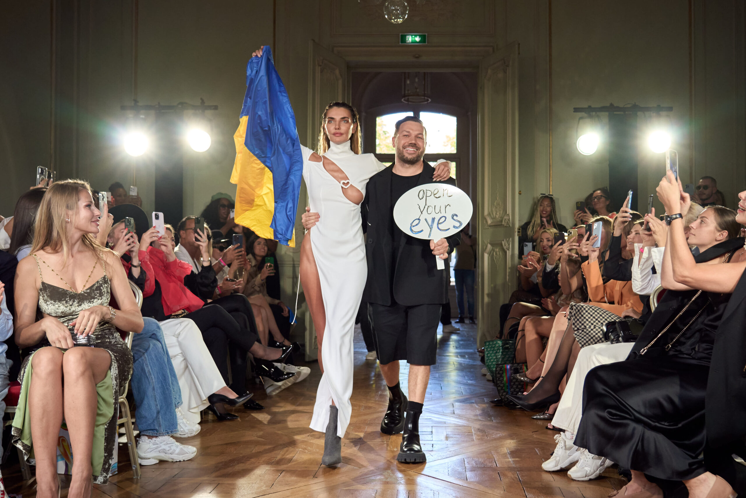 андре тан показ в парижі тиждень моди весна 2024 українські топмоделі