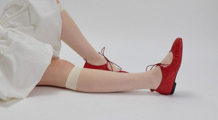 модне взуття весна 2024 чоботи сапоги слоучі туфлі балетки мері джейн ботильйони