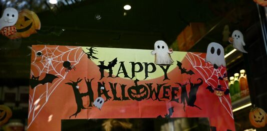 Гайді Клум знову довела, що Геловін — її подіум. Від Медузи до Круелли, від Шрека до K-pop-богинь