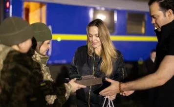 Анджеліна Джолі в Україні: «Загроза дронів постійна, але люди не здаються»