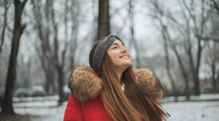 Холод, опалення, сухість: топ-5 SOS-засобів для шкіри рук і губ