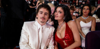 Квіти, пір’я та «гола» елегантність: 10 найкращих жіночих образів «Оскара-2026»